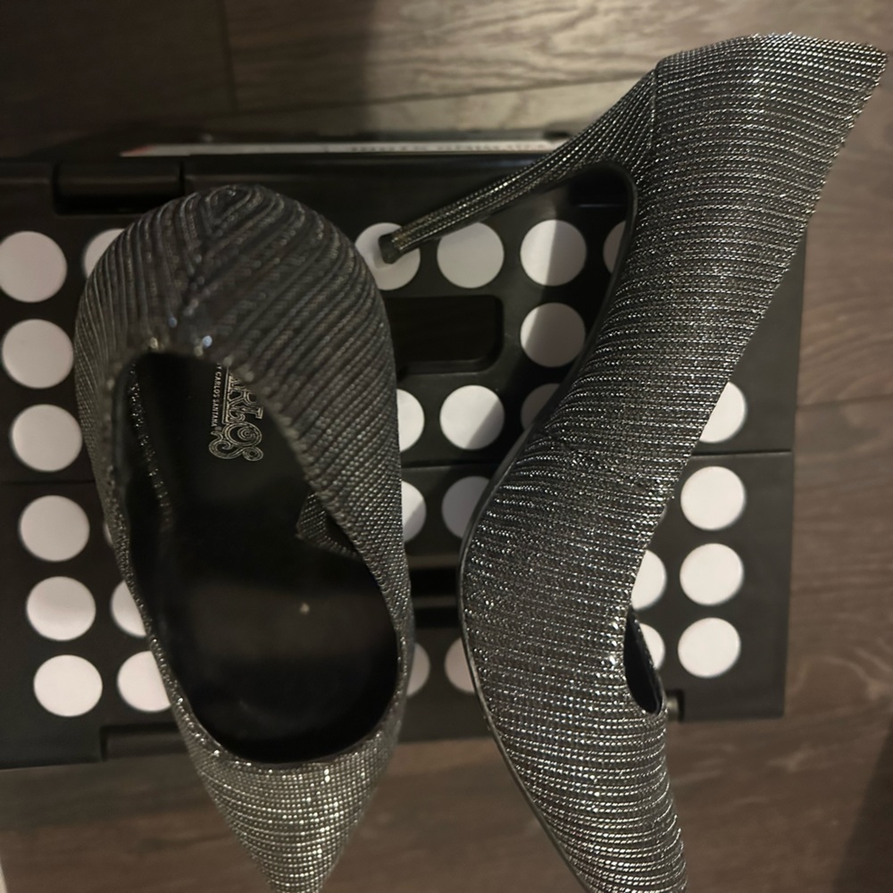 Silver Carlos Santana pumps